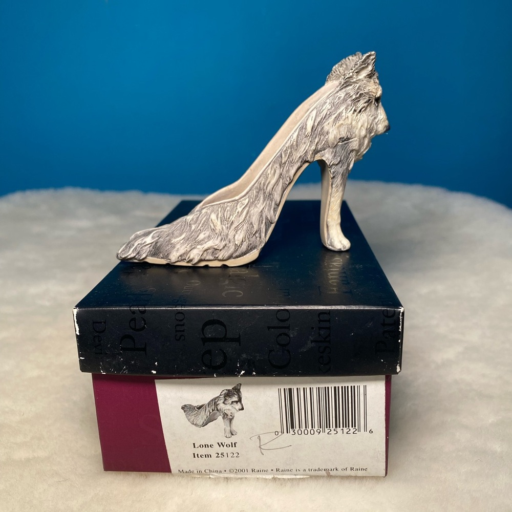 Just The Right Shoe Lone Wolf Gray Heel